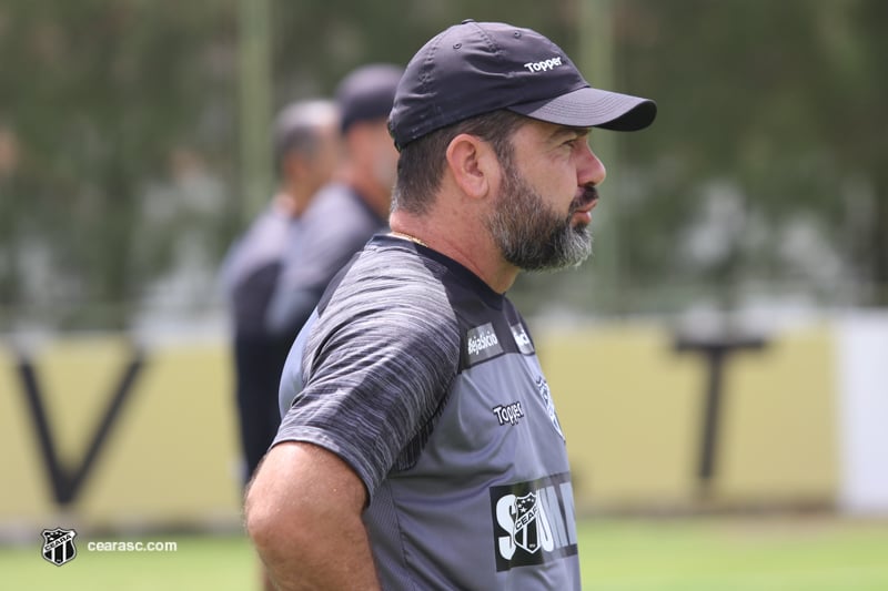 Em coletiva de imprensa, Enderson Moreira fala sobre desafio diante do São Paulo