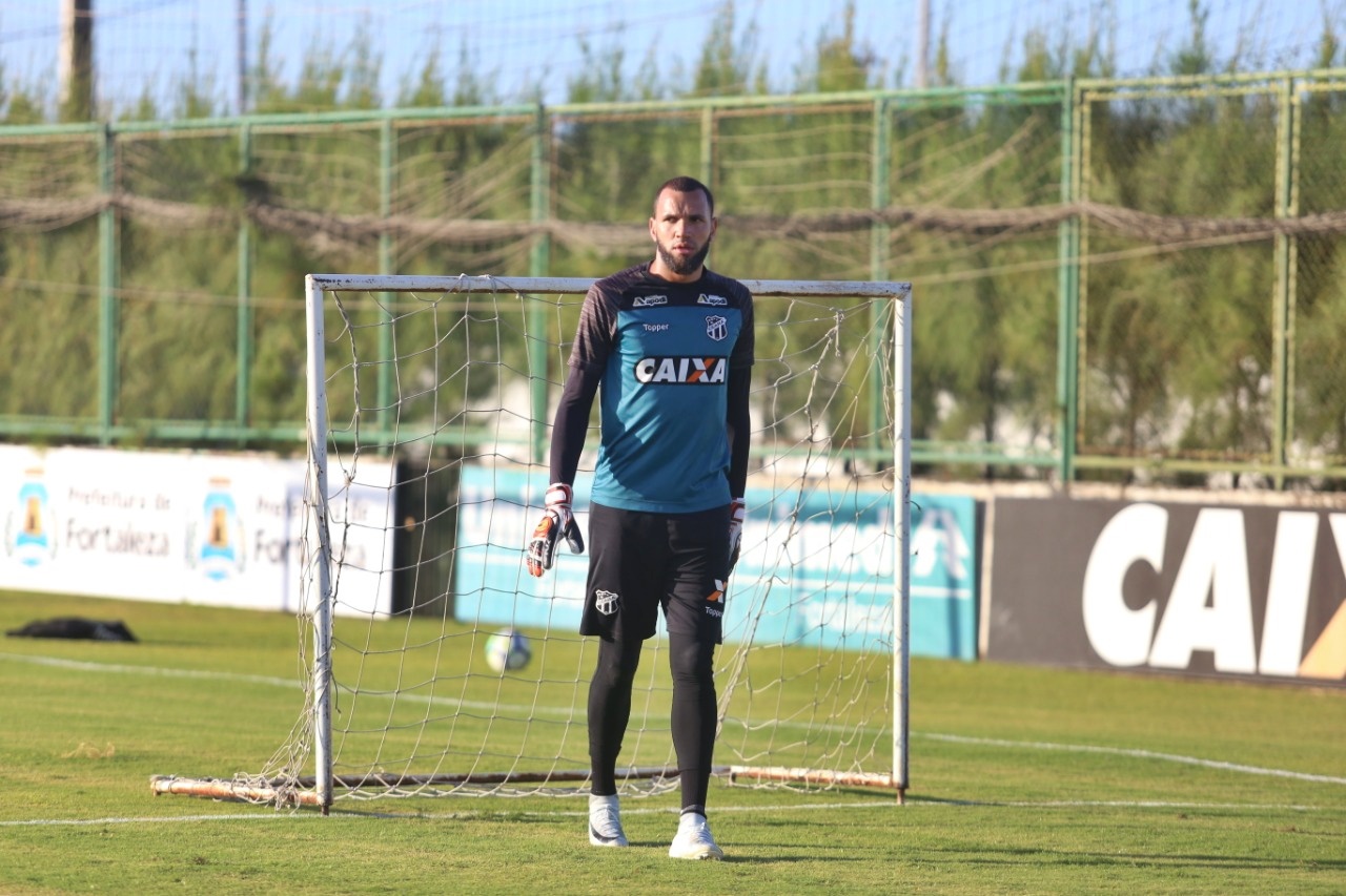 Everson prega respeito ao adversário, mas reforça vontade de vitória diante do internacional 