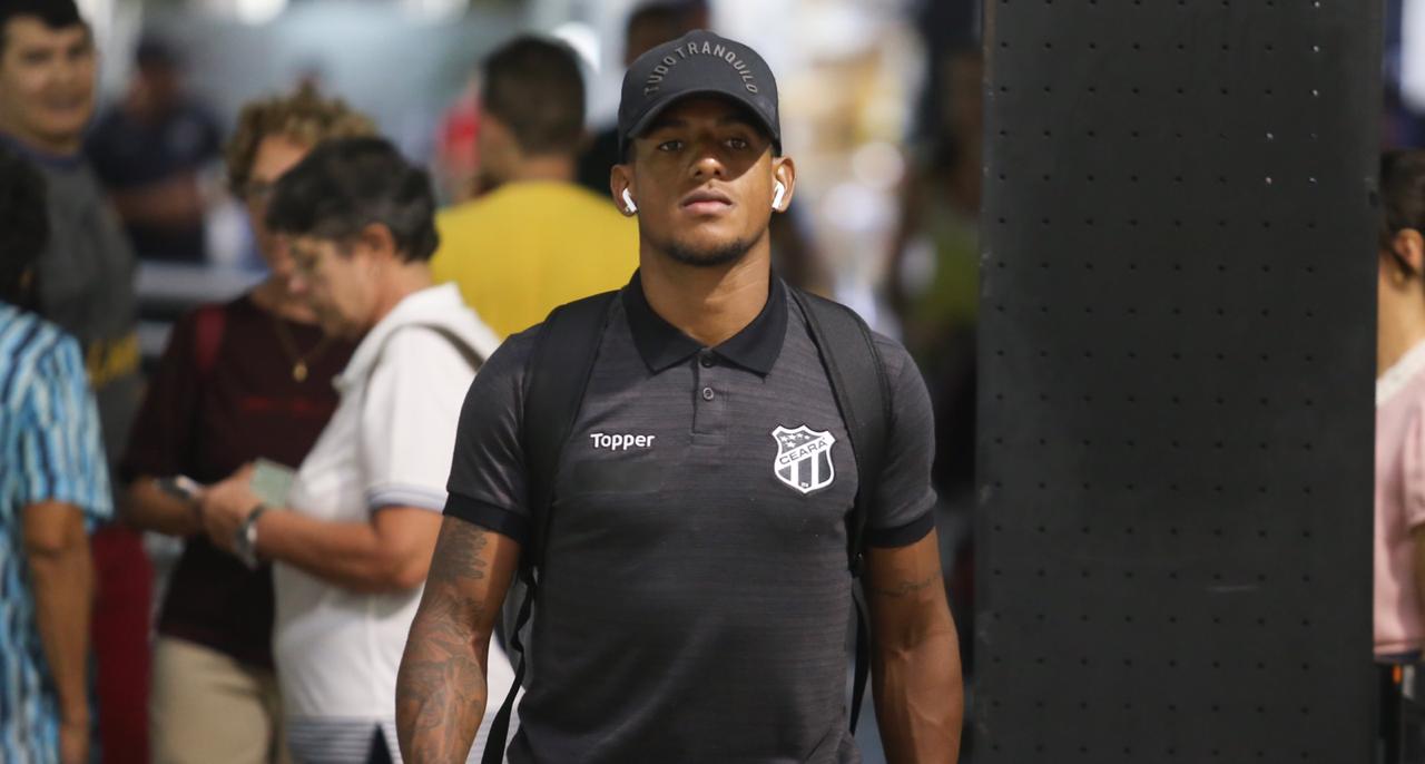 Elenco treina pela manhã e embarca para Maceió, onde enfrenta o CRB pelo Nordestão