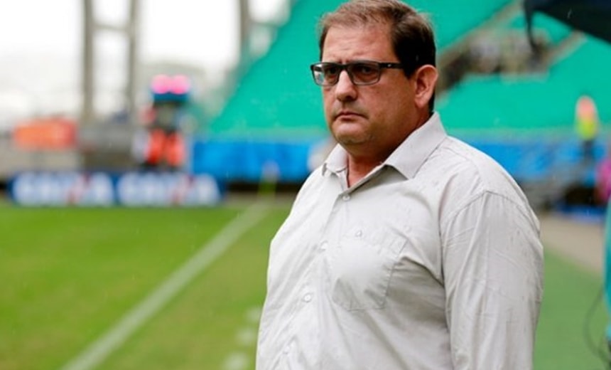 Guto Ferreira conversa por vídeo-chamadas com atletas antes de início de atividades técnicas-teóricas