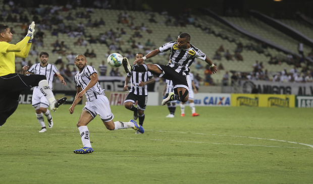 Vozão vence o Bragantino na Arena Castelão e segue a busca pelo G4