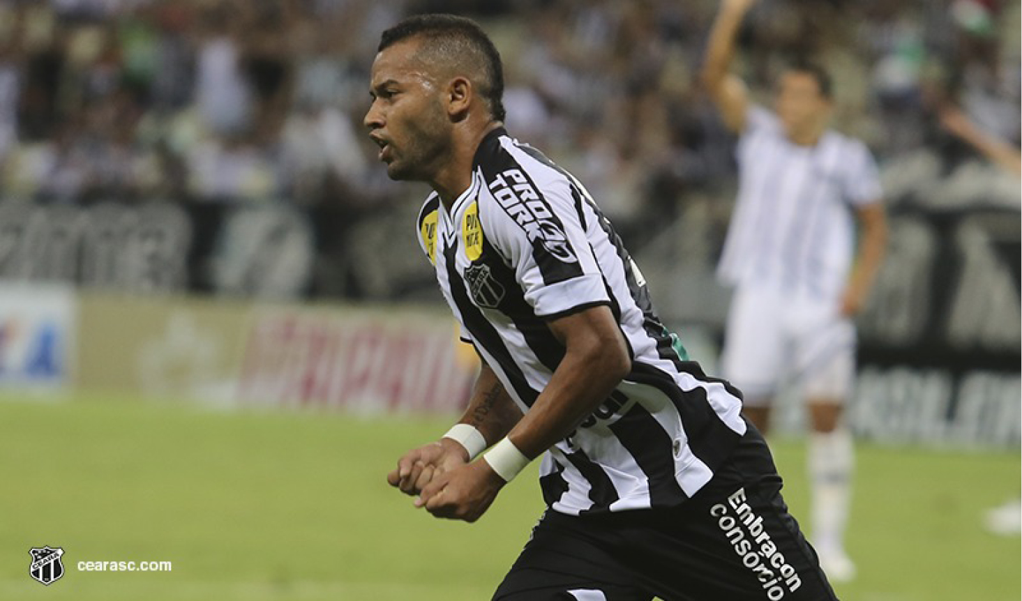 Atacante Lelê tem contrato renovado para a próxima temporada