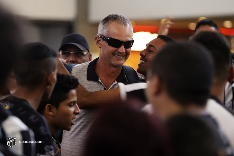 Após treino pela manhã em Porangabuçu, elenco alvinegro embarca para São Paulo