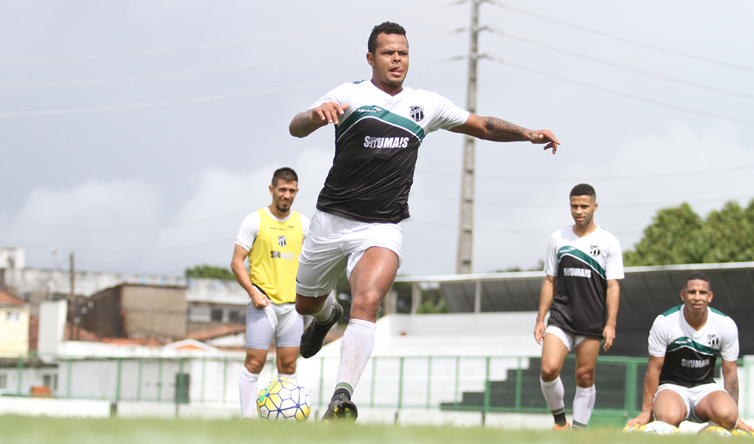 No Estádio Vovozão, Ceará encerra preparativos para confronto contra o Joinville/SC