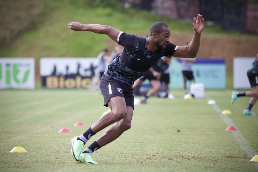 Luiz Otávio fala sobre temporada 2021, renovação e projeta duelo contra o Palmeiras