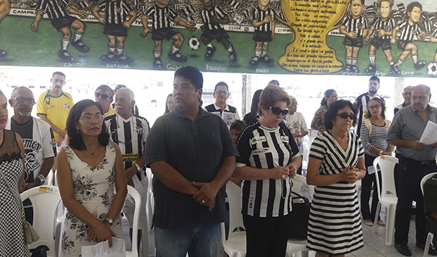 Pais são homenageados com missa na sede do Mais Querido
