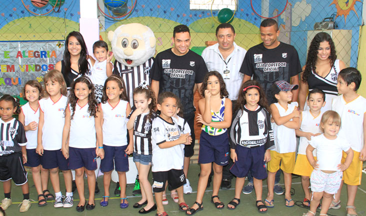 Vovô vai à Escola visitou duas instituições nesta sexta-feira