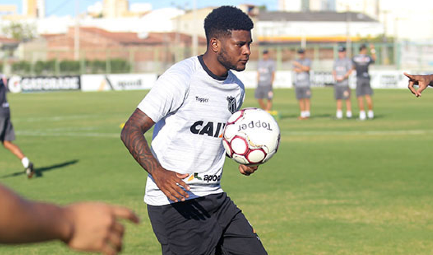 Com vaga no time titular, Rafael Carioca comemora oportunidade contra o Juventude