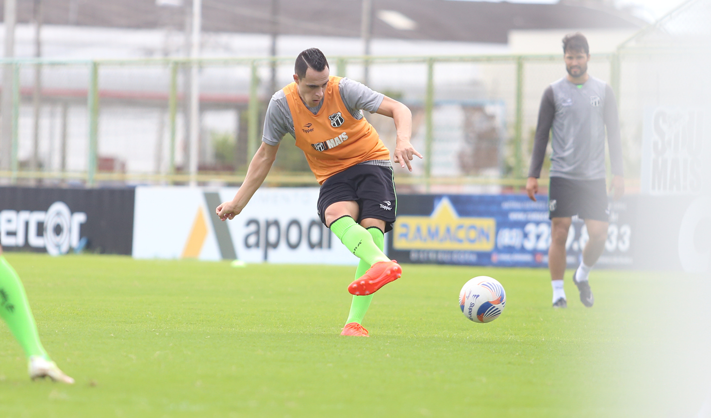 Em Porangabuçu, Ceará realiza último treino antes de encarar o Guarani (J)