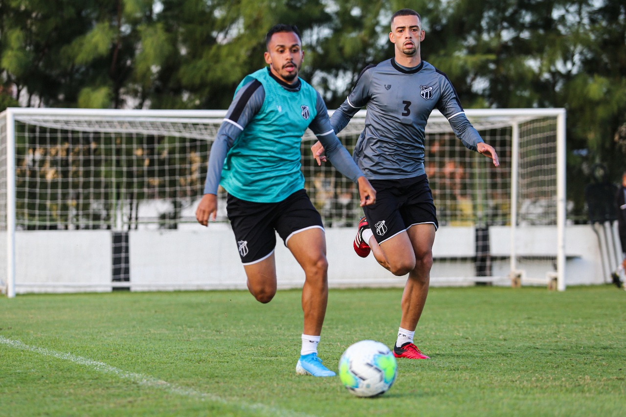 De olho no Internacional, elenco se reapresenta no CT de Porangabuçu