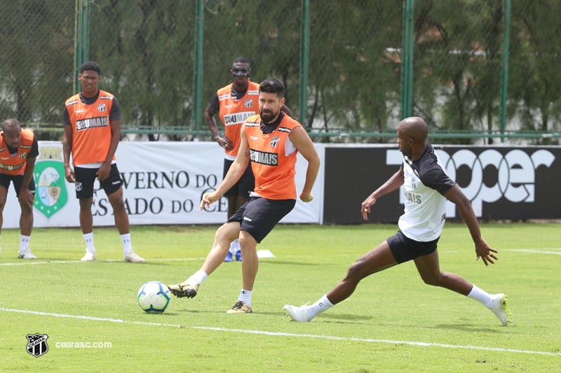 Elenco alvinegro tem tarde de trabalhos intensivos em Porangabuçu