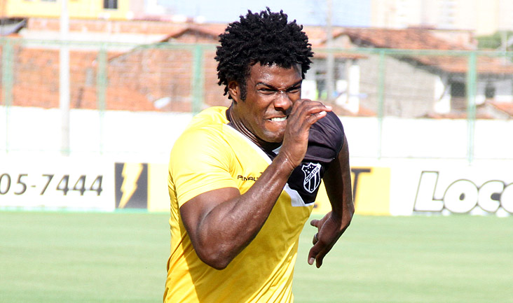 Após ser reavaliado, Sandro garante raça e luta no clássico