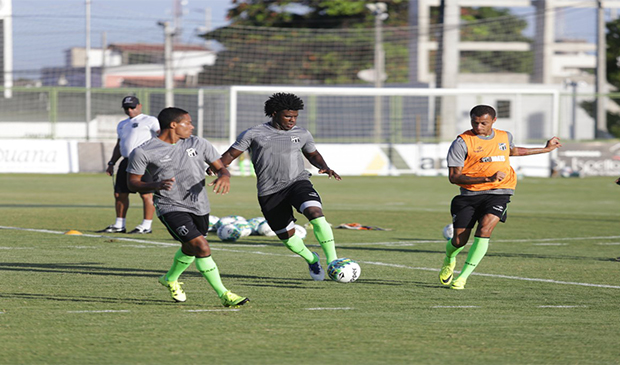 Zagueiro Sandro confia em breve recuperação