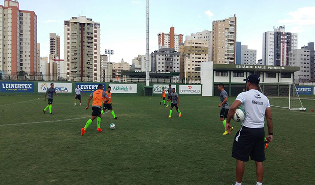 Mais Querido encerra treinamentos no campo da Serrinha em Goiânia