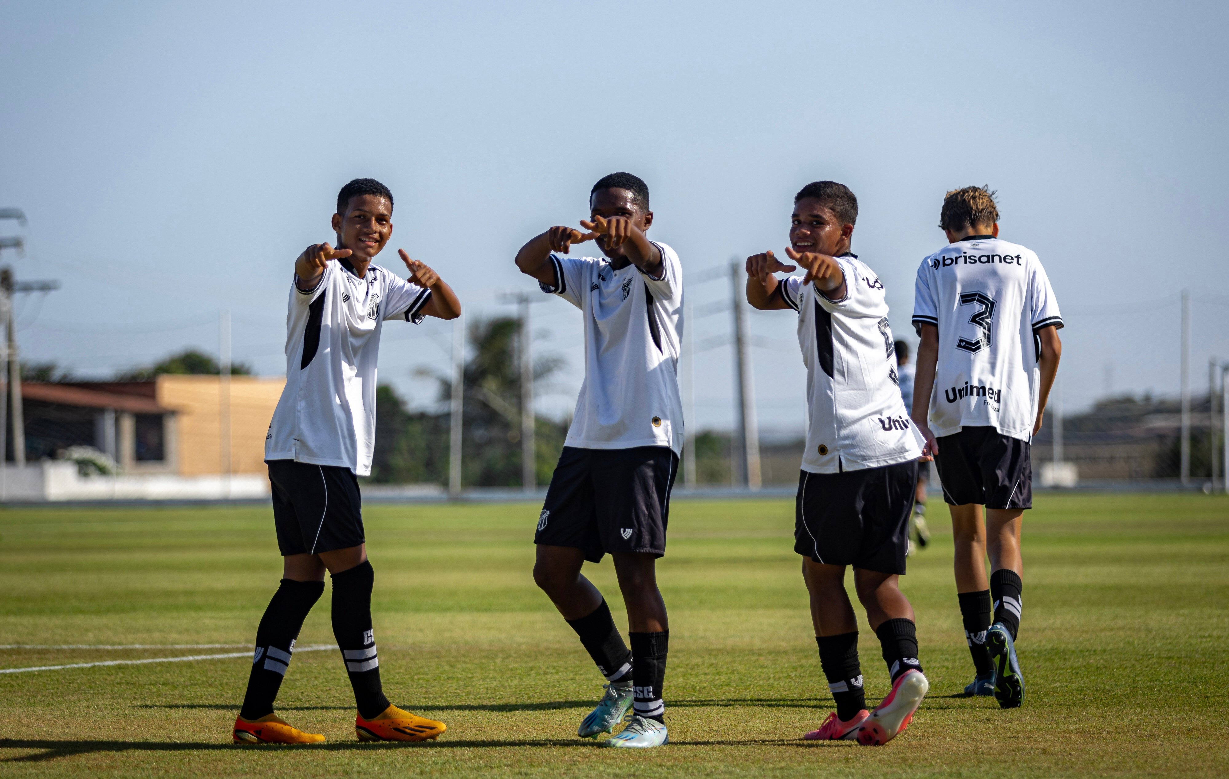 Sub-13: Em Itaitinga, Ceará aplica 5 a 1 no Floresta e garante vaga na final do Campeonato Cearense