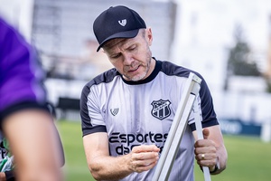 Mozart comanda treino coletivo e Ceará segue em preparação para enfrentar o Horizonte