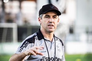 Na véspera de viagem para BH, Condé comanda o penúltimo treino alvinegro para duelo com o Atlético/MG