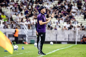 Após estreia, Mozart cita mobilização coletiva para a disputa da Série B: “Encarar todo jogo como uma final”