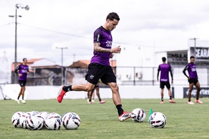 Em manhã chuvosa, Ceará finaliza preparação para duelo contra Operário/PR