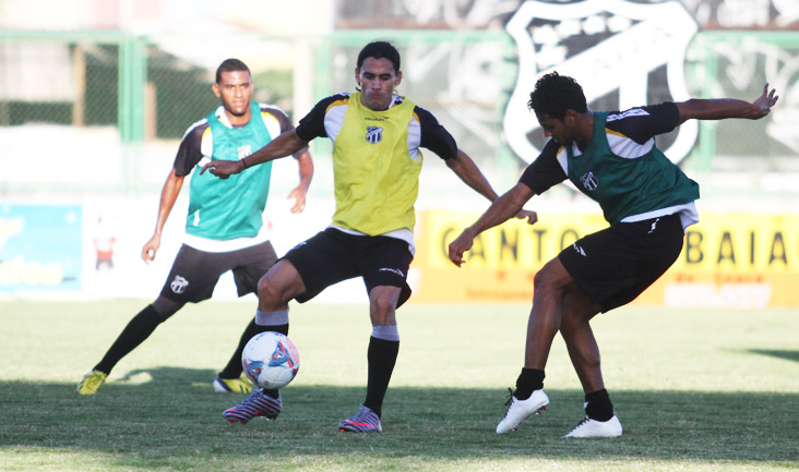 Elenco participou de um treino técnico/tático nesta tarde
