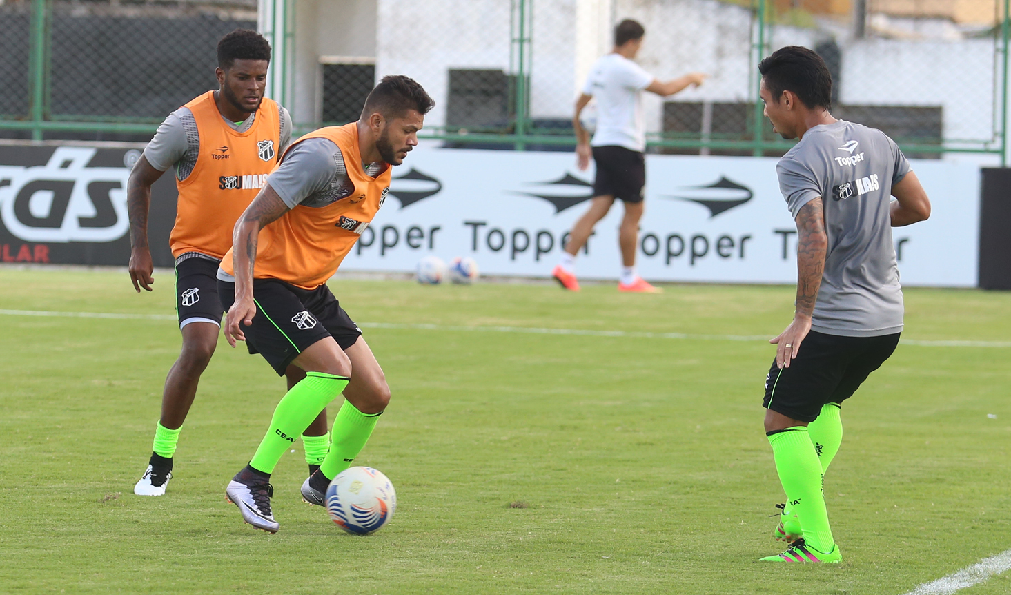 Ceará realiza último treino coletivo, antes de seguir viagem para Juazeiro/CE