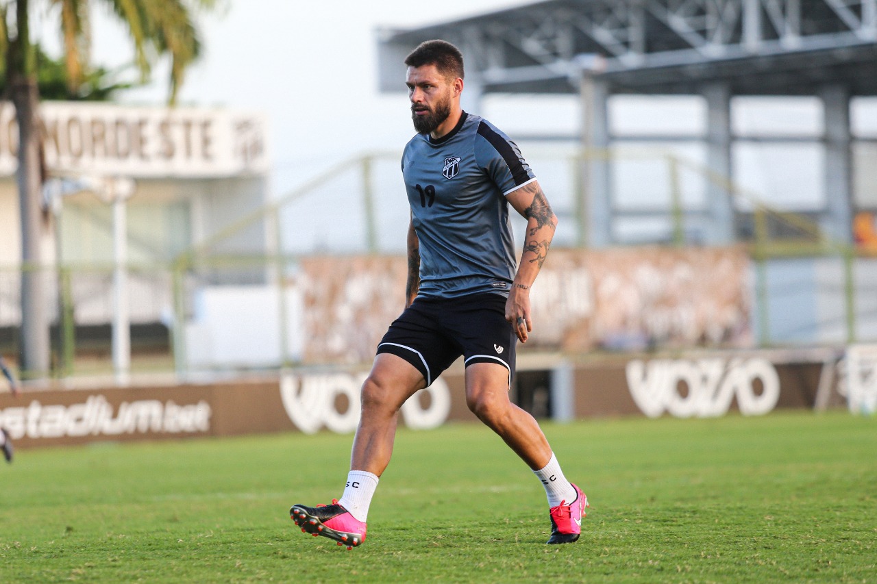 Antes de viajar para Porto Alegre, elenco alvinegro realiza último treino em solo cearense