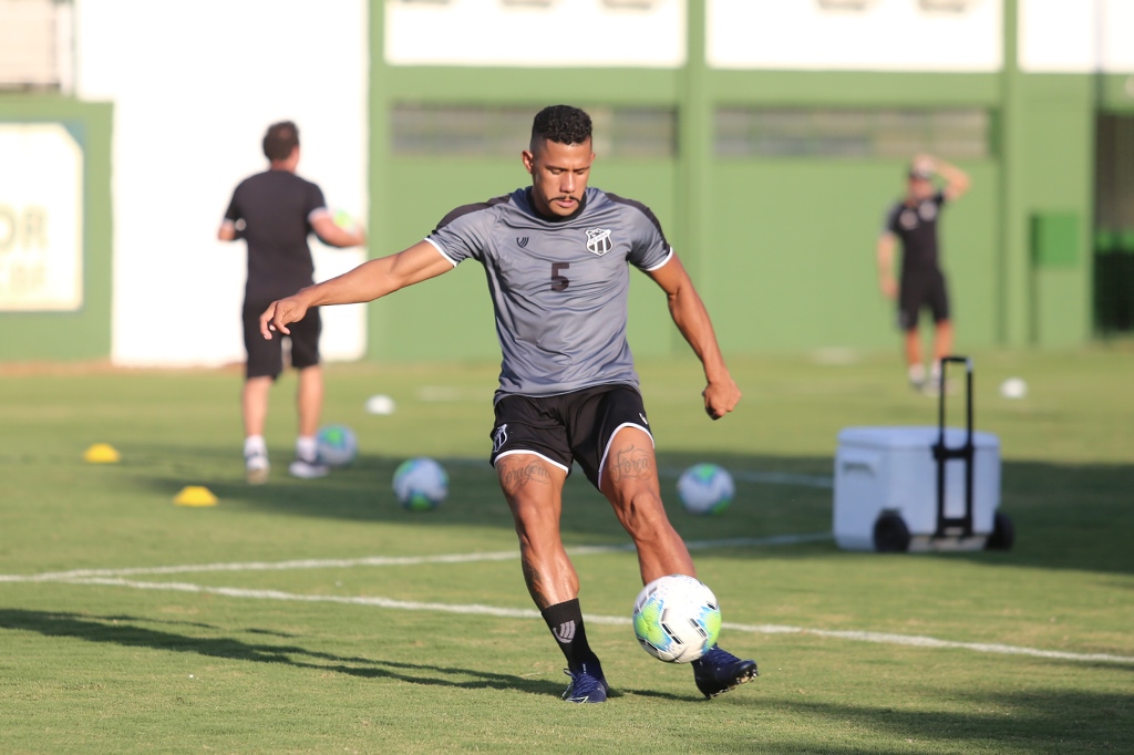 Um dia antes de encarar o Santos, elenco finaliza preparação para enfrentar o Peixe