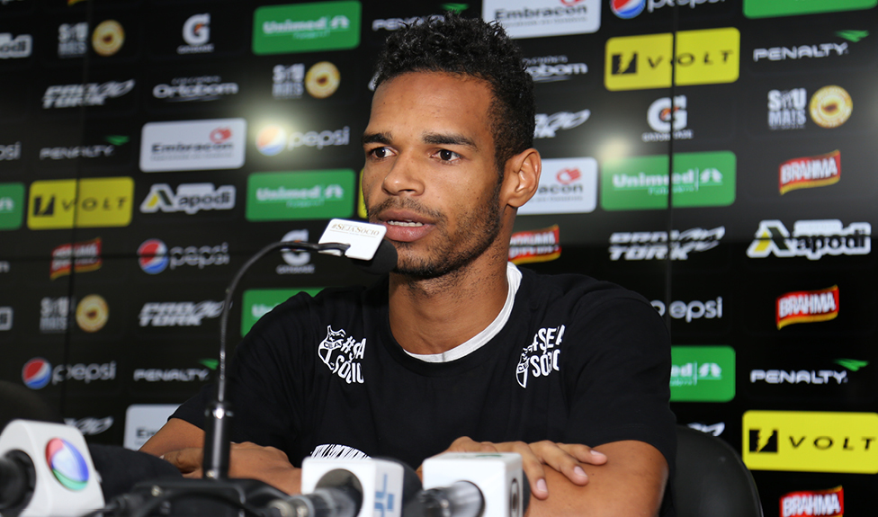 Zagueiro Valdo é apresentado em Porangabuçu