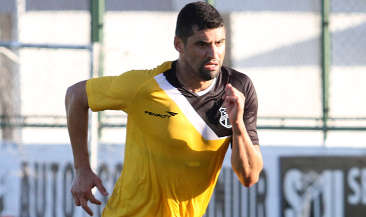 Ansioso com a possível estreia, William afirma ser um líder em campo